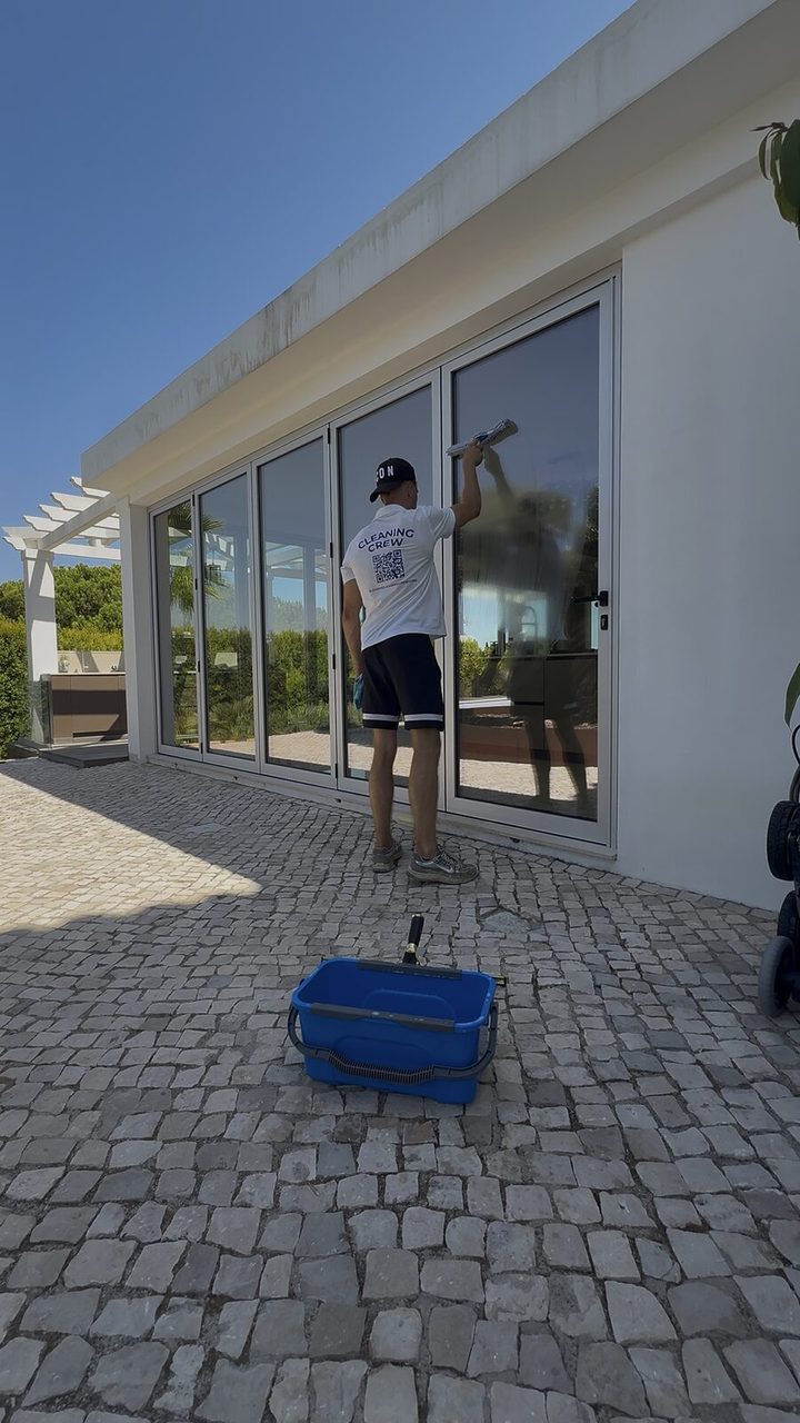 Cleaning sliding door glass at a villa in Quinta do Lago
