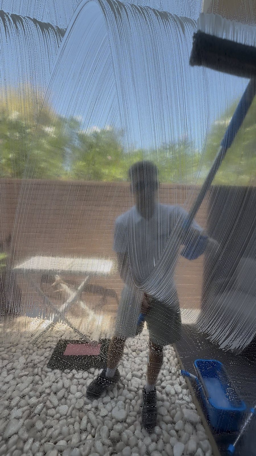 Apartment glass cleaning in Vilamoura seen through the window