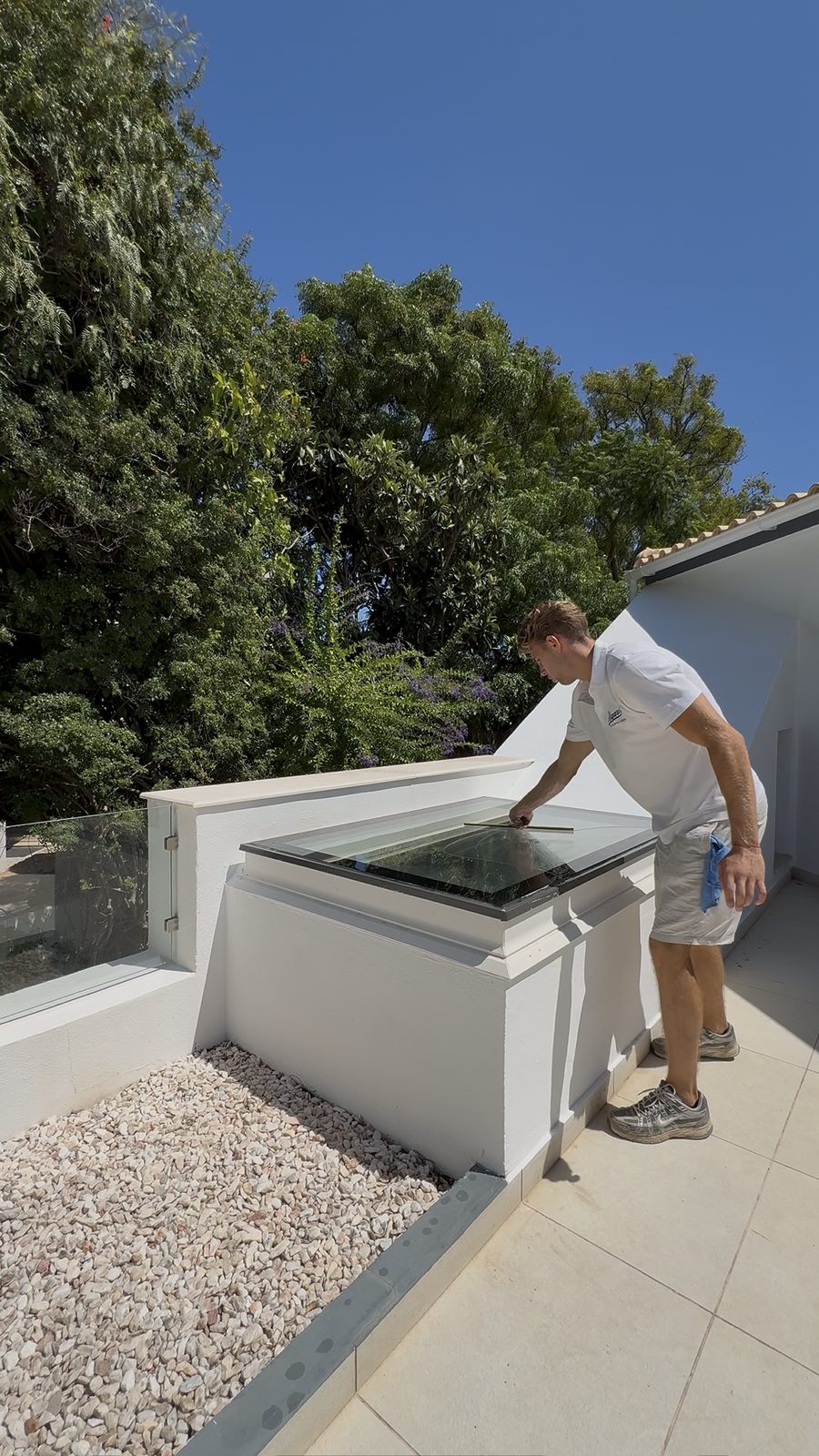 Cleaning a flat roof skylight at a villa in Quinta do Lago