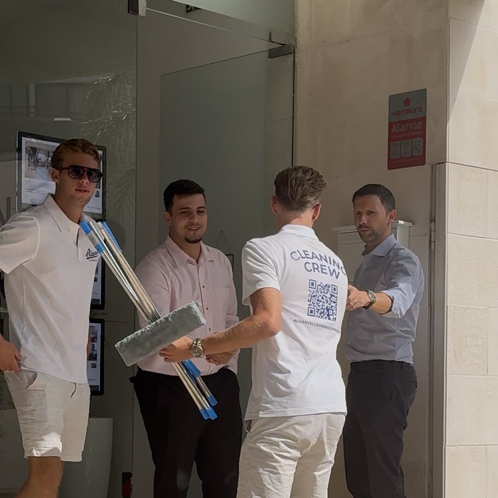 Algarve Cleaning Crew with the Century 21 Oceanic team in Vilamoura