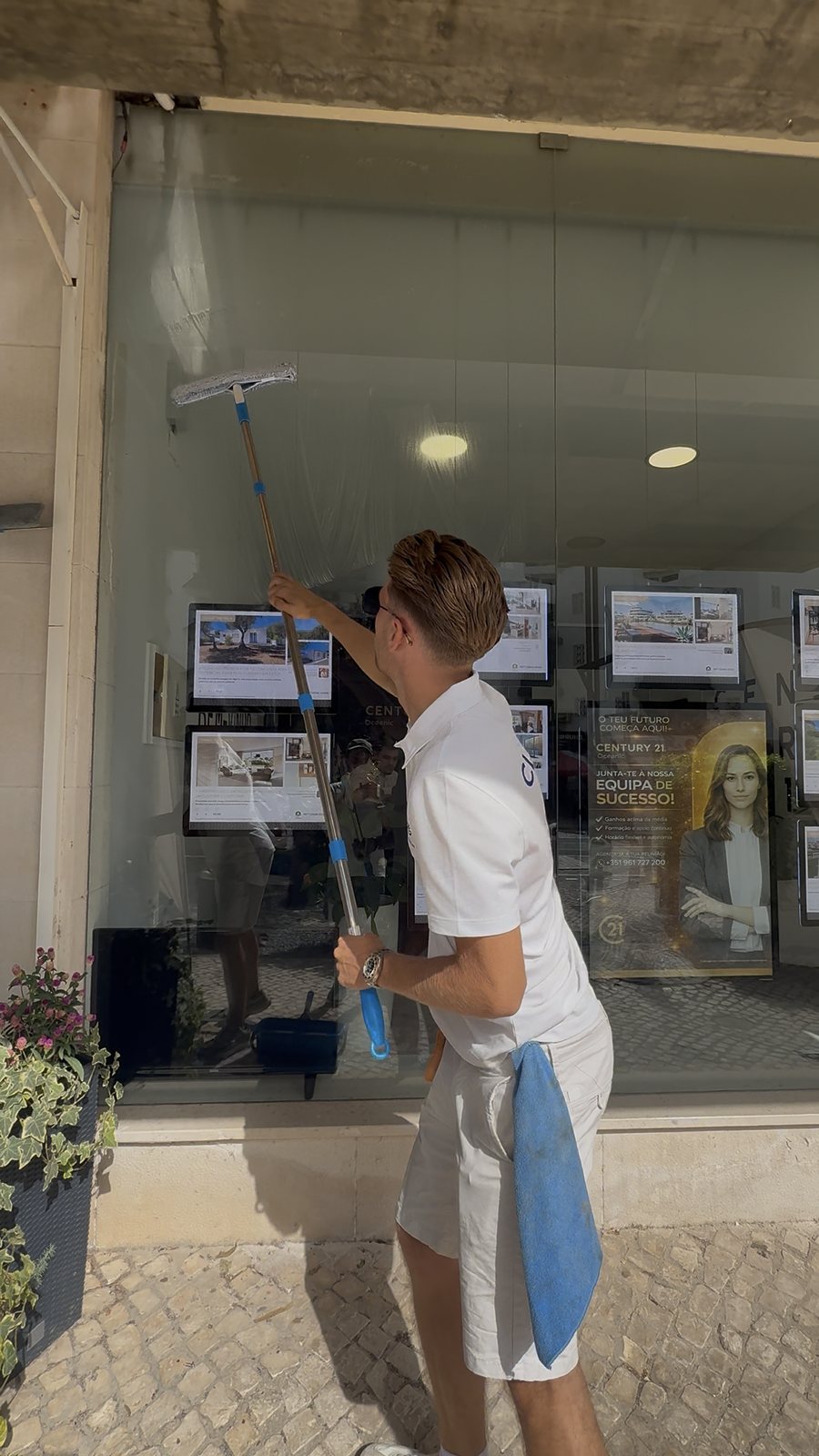 Algarve Cleaning Crew cleaning shopfront glass in Vilamoura Marina
