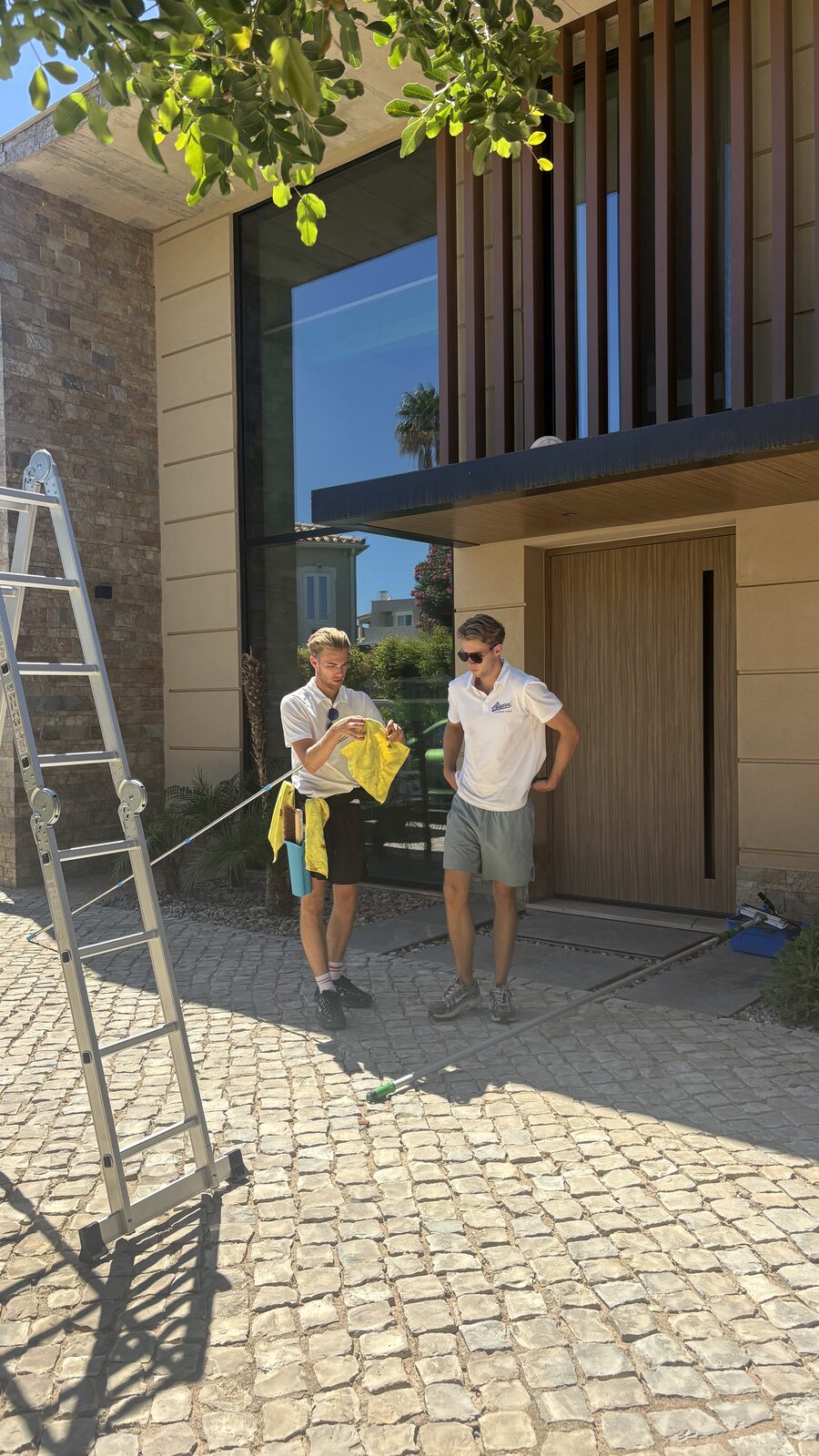 Two Algarve Cleaning Crew technicians at the entrance of a villa in Vale Formoso, Almancil