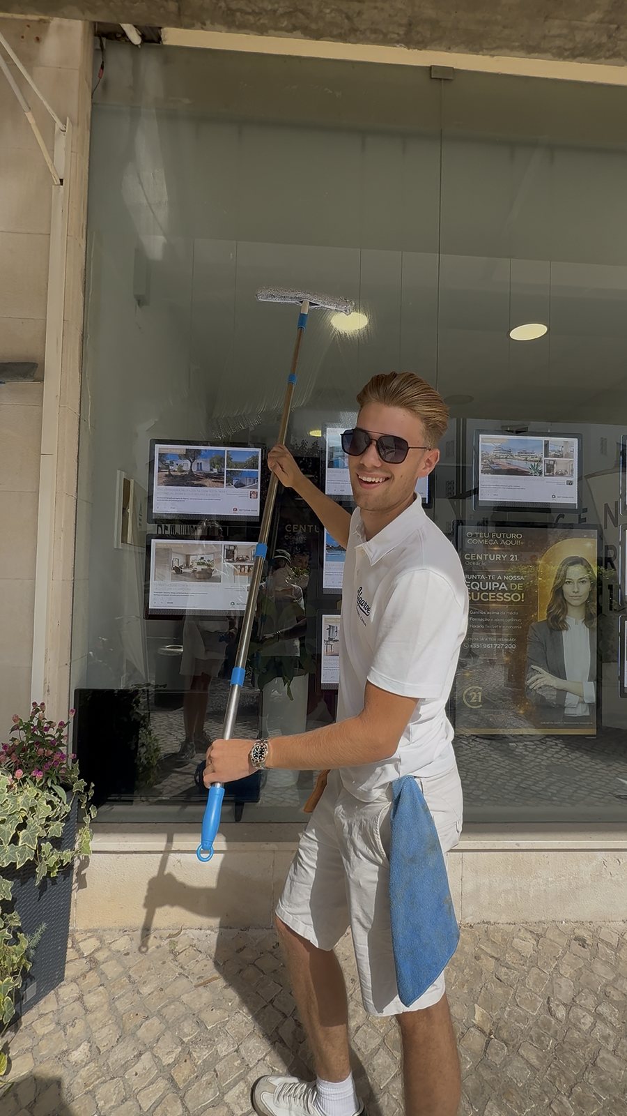 Algarve Cleaning Crew cleaning the Century 21 Oceanic shopfront glazing in Vilamoura Marina